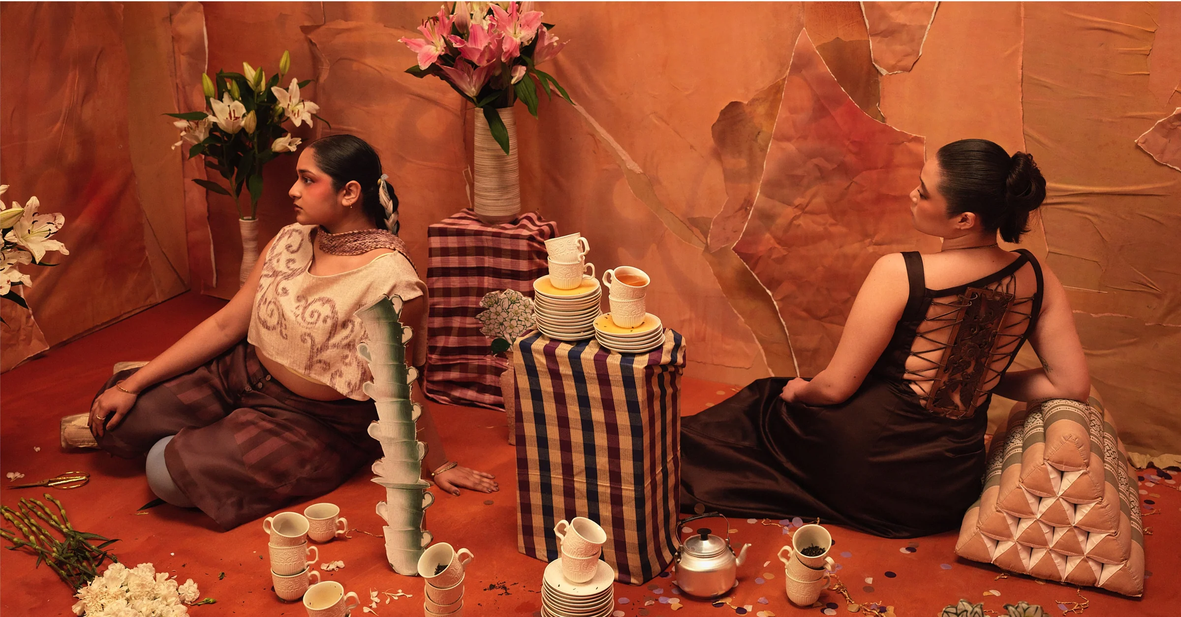 I can’t cross my legs, can you?, Mahima Palika Sirikulthada